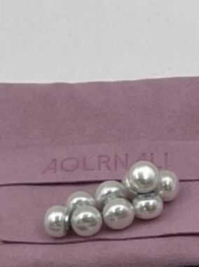 Pearl Wedding Veil Magnets.